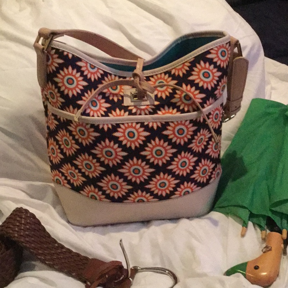 Gorgeous summer purse with leather trim.